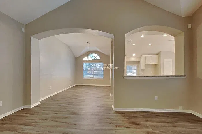 3 bed, 2.0 bath, 2143 sqft, $2,300 — Photo 3