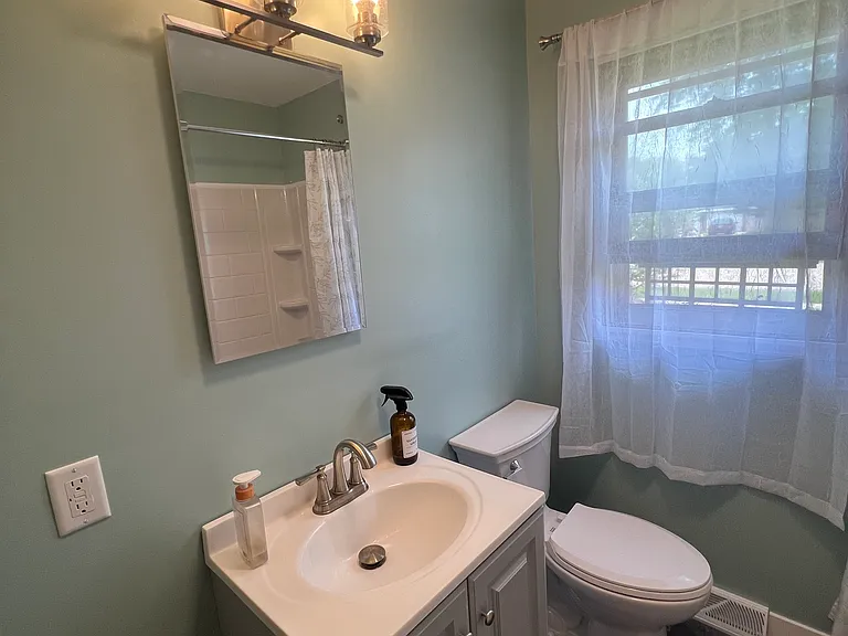 945 Betty Ave — Photo 6