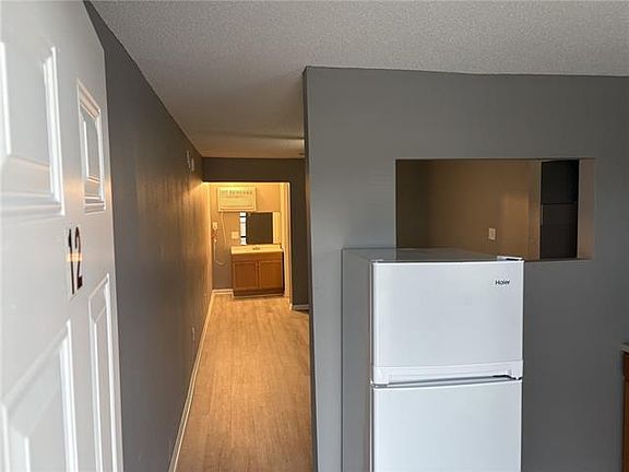5th image of 106 N Carter St APT 4