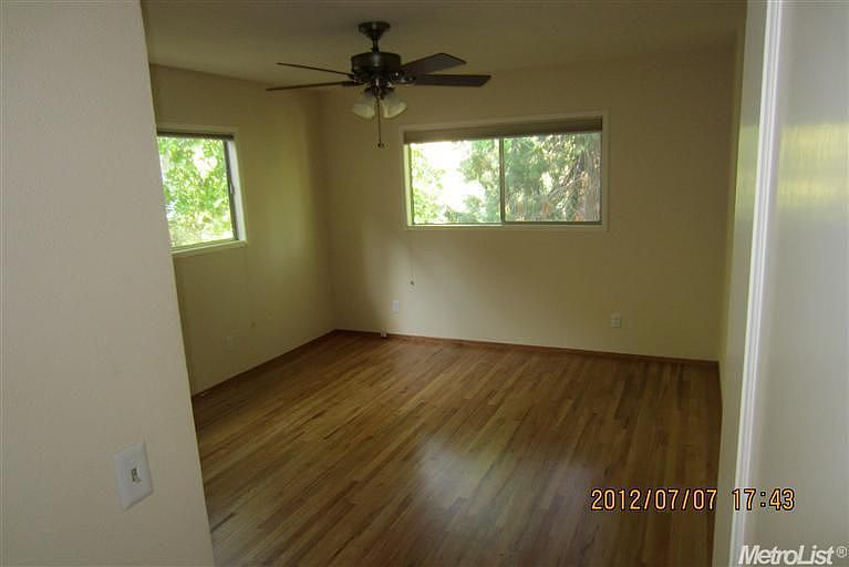 2nd image of 1116 Elm Ave