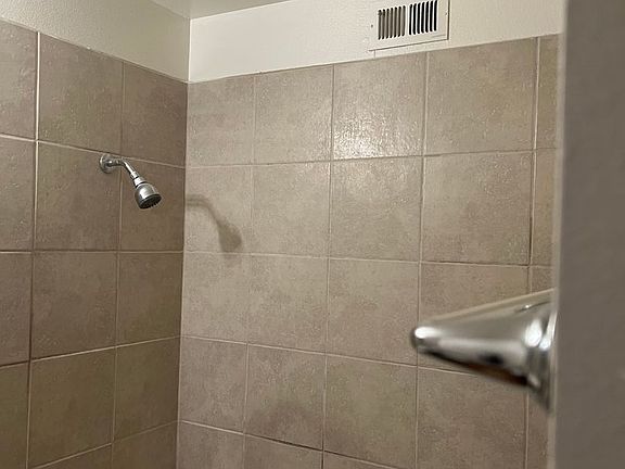 5th image of 3718 Hazelwood St APT 21