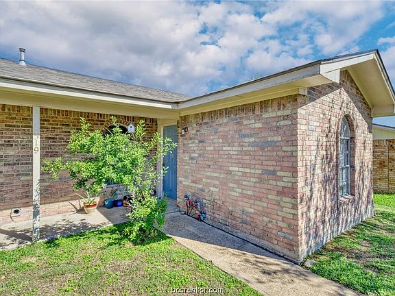 3rd image of 1517-1519 Hillside Dr