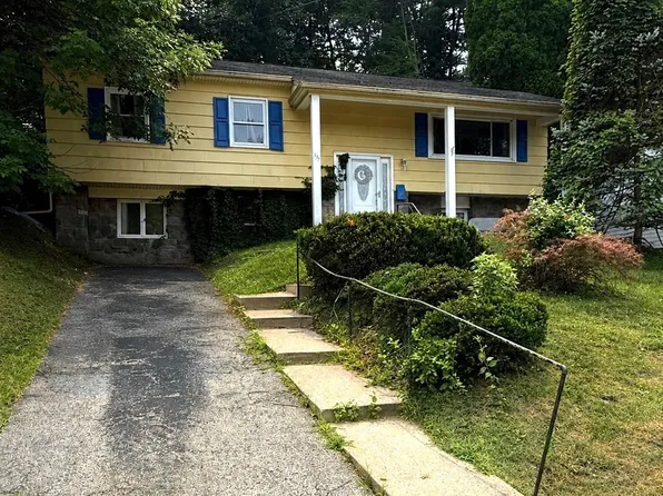 337 Golf Hills Rd, Havertown, PA 19083