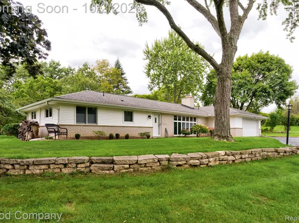 1604 Northumberland Dr, Rochester Hills, MI 48309