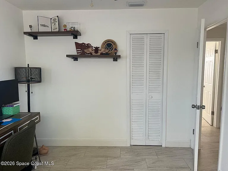 581 Oxford Ave — Photo 21