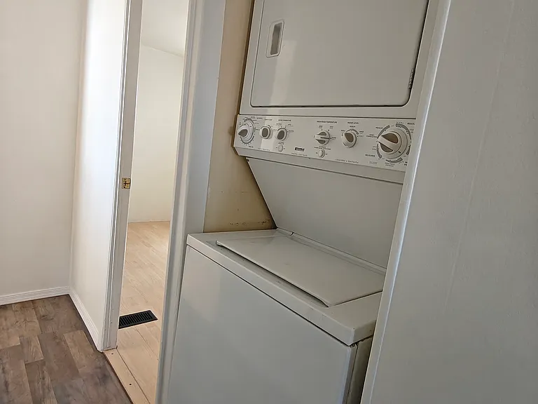 Laundry center