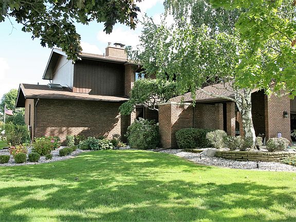 5th image of 41526 Clairpointe St