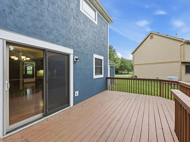 7666 Windwood Dr — Photo 35
