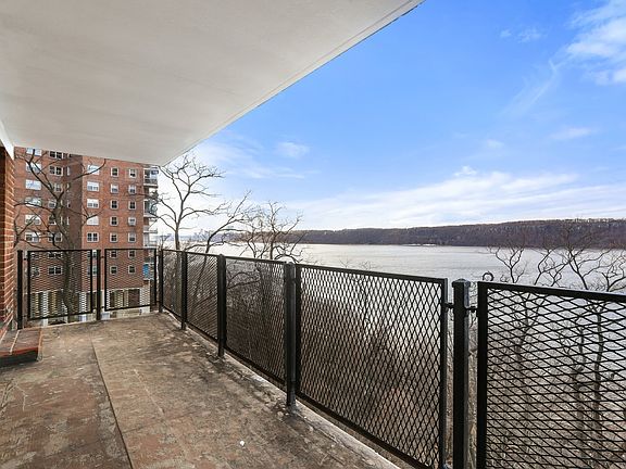 2nd image of 2727 Palisade Ave APT 6H