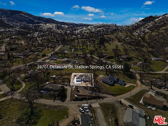 3rd image of 28701 Delaware Dr