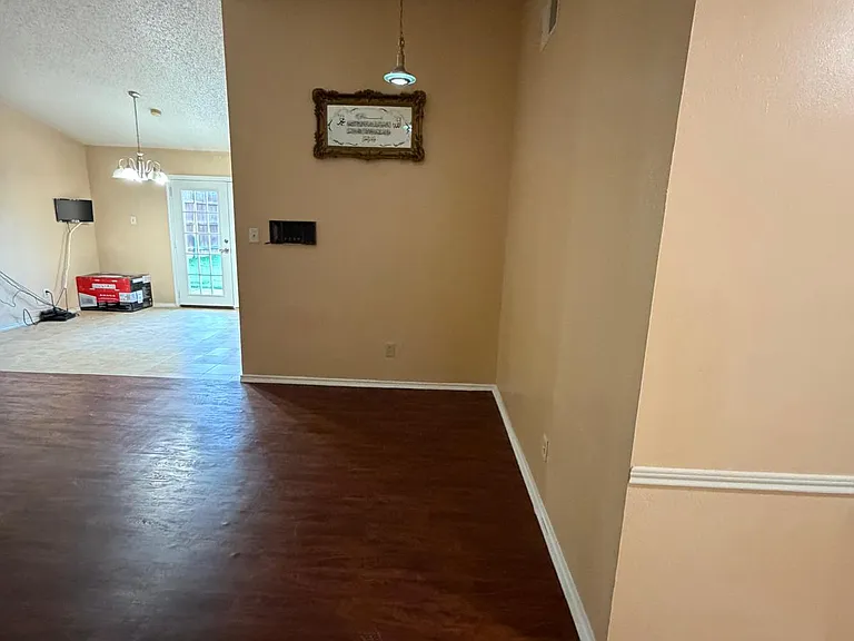 3901 Las Brisas Dr — Photo 2