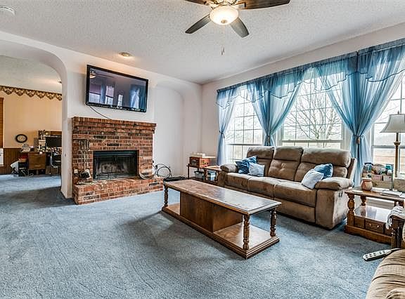 3rd image of 521 E Lynn Creek Dr
