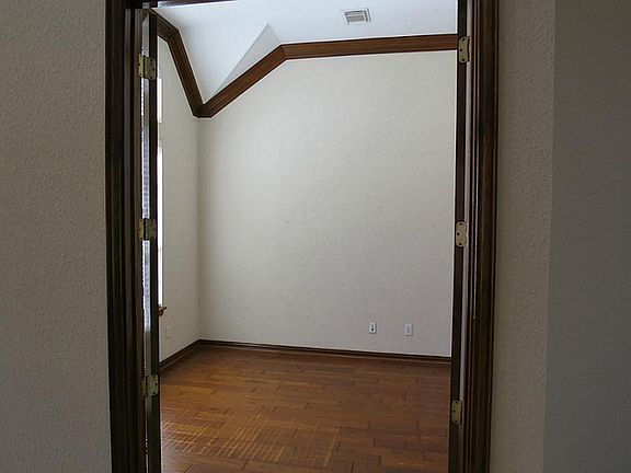 3rd image of 6818 Mistyleaf Ln