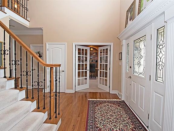 2nd image of 720 Belmar Pl