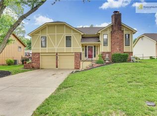 13944 S Cottonwood Dr, Olathe, KS 66062