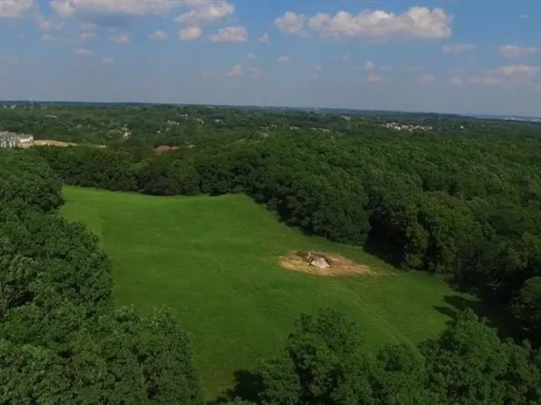 6121 NW Klamm Rd, Kansas City, MO 64152