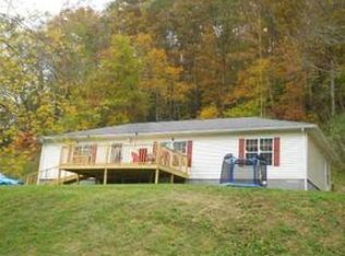 30 Smith Rd, Alum Creek, WV 25003