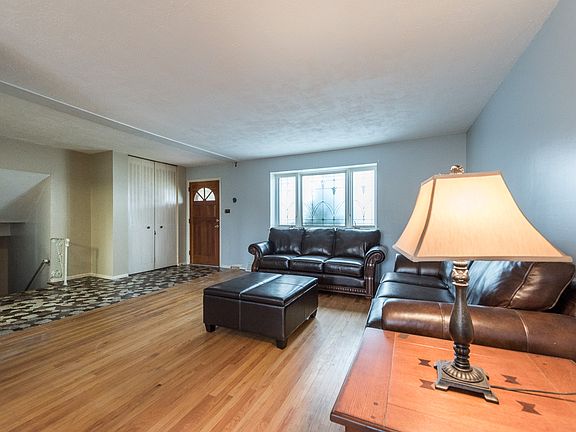 5th image of 709 Burdett Dr