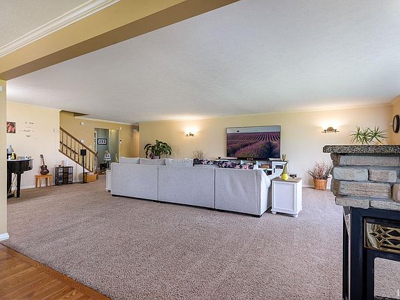3rd image of 3809 Saint Andrews Pl