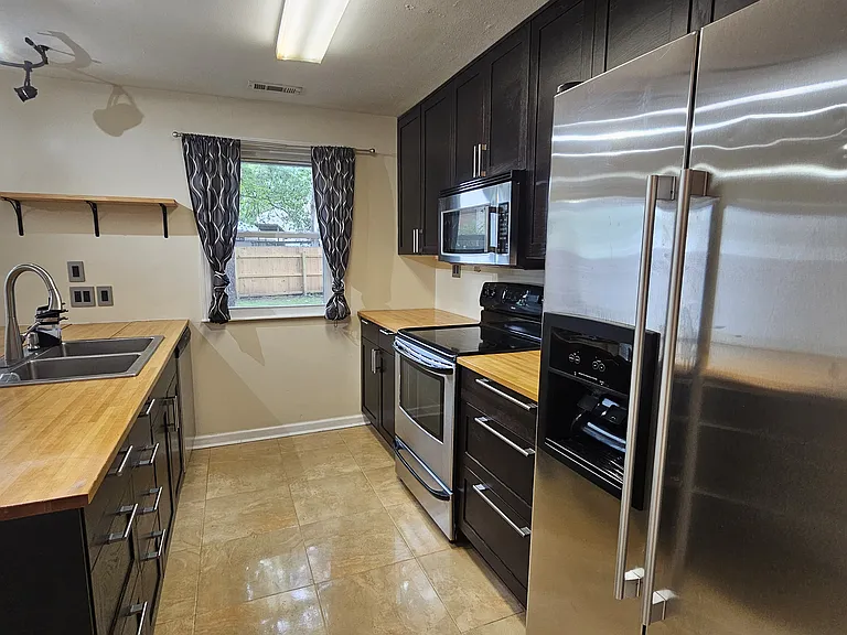 1520 Bridle Creek Blvd — Photo 5