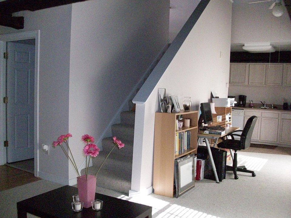 1st image of 2401 E Franklin St APT 405