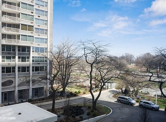 3rd image of 4250 N Marine Dr APT 409