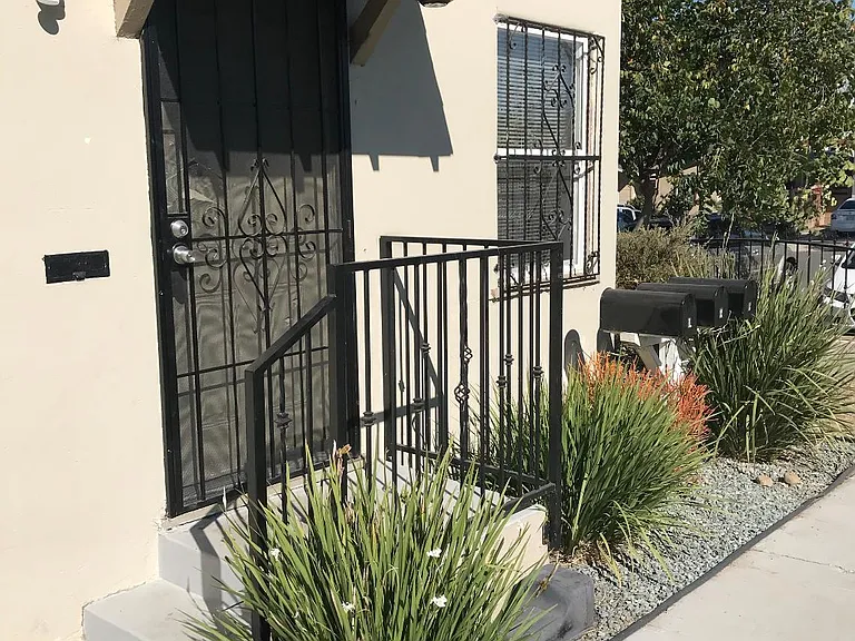 2067 Harrison Ave — Photo 2