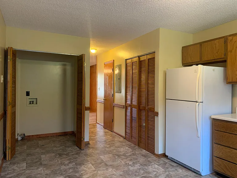 154 Barnard Ave — Photo 17