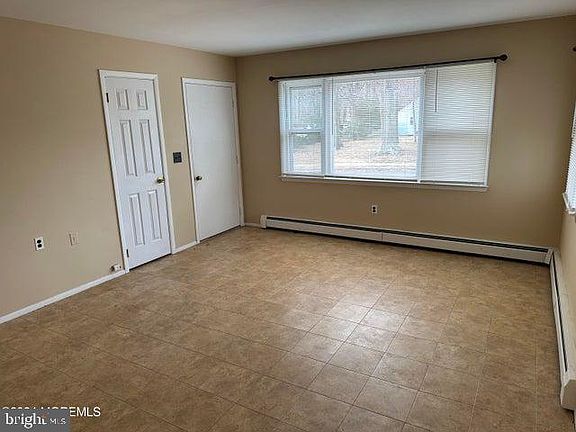 5th image of 102 Columbine Cir