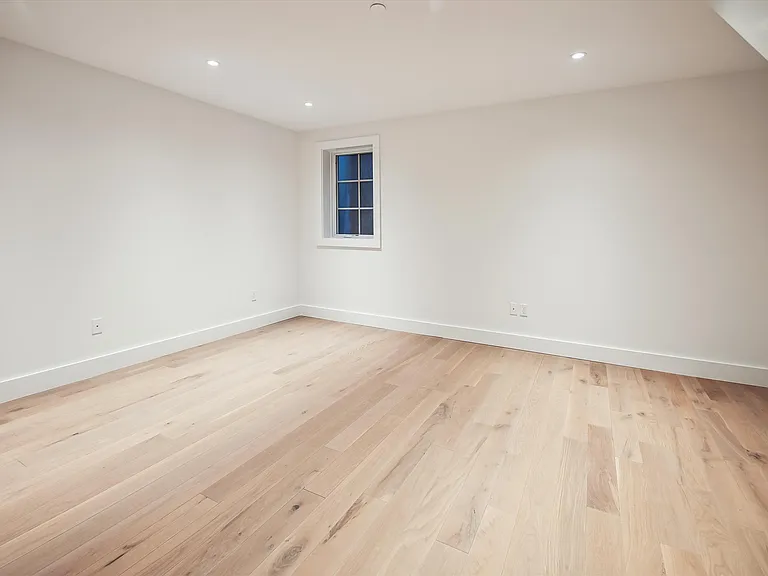 Rec Room could also be a 3rd bedroom