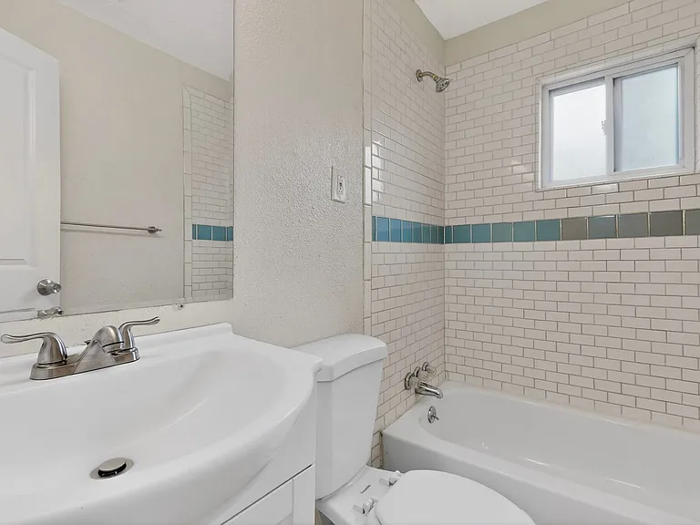 1846 Henry Cir SW — Photo 31