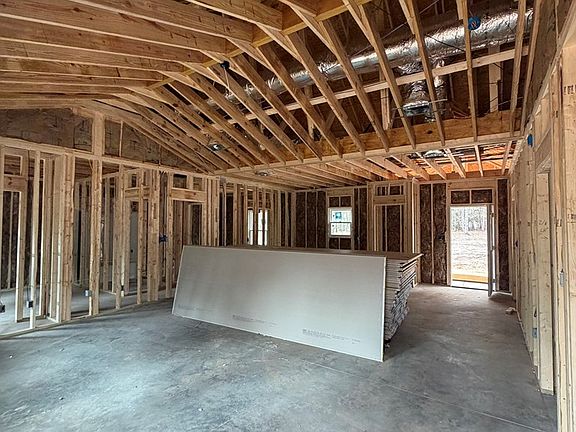 5th image of 173 Donald Rd