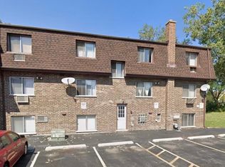 10483 Dearlove Rd #B1, Glenview, IL 60025