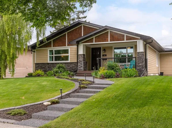 27 E Westview Dr SW, Calgary, AB T3C 2R8