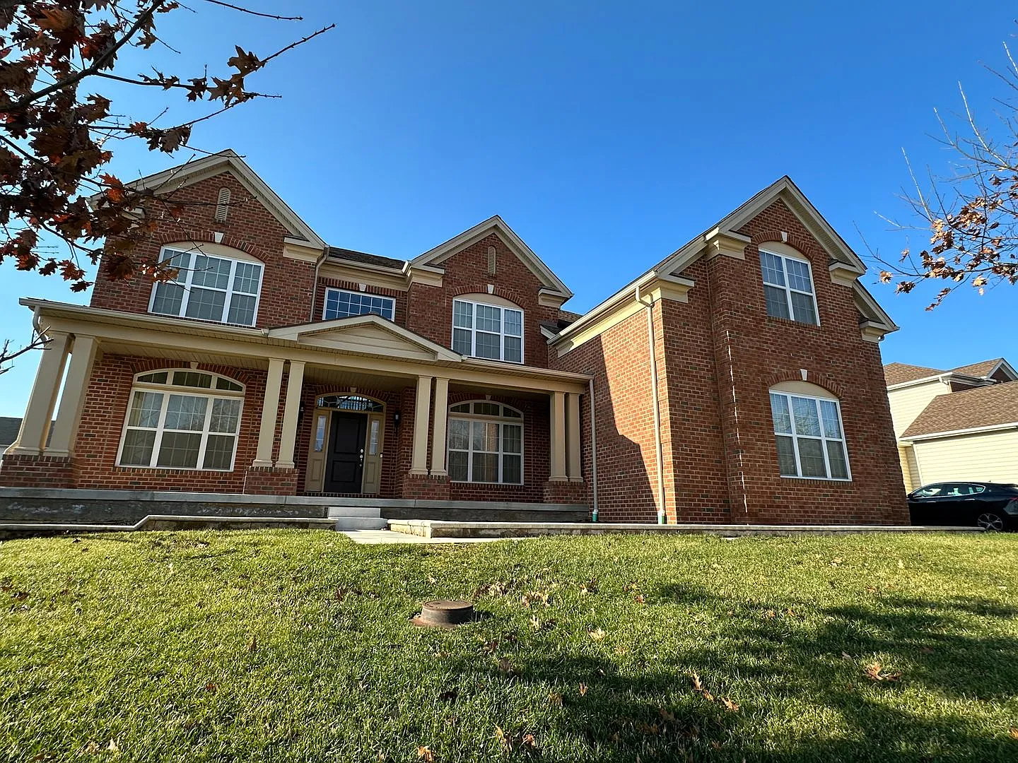 Febulous 4B3.5B House with Furniture available Dec in Greenville — Photo 1