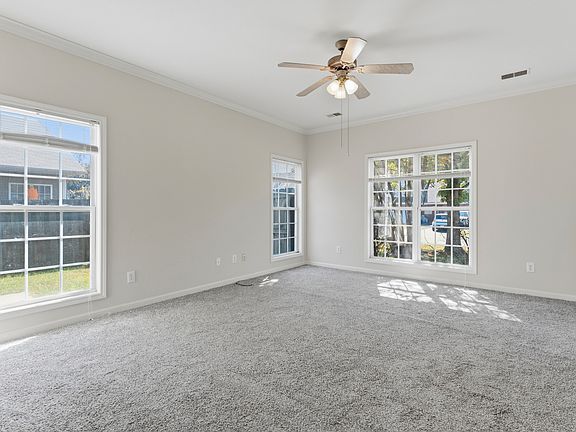4th image of 2033 Queens Ct