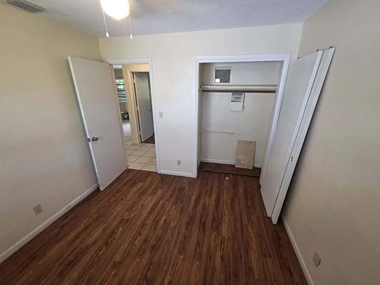205 SE 7th St — Photo 9