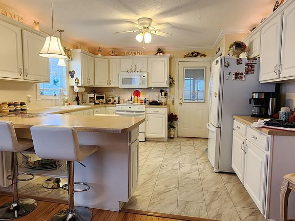 3rd image of 173 Monarch Dr #173