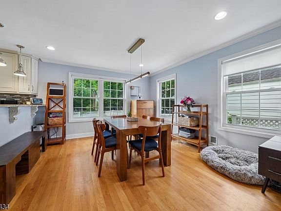 3rd image of 418 Ivy Ln
