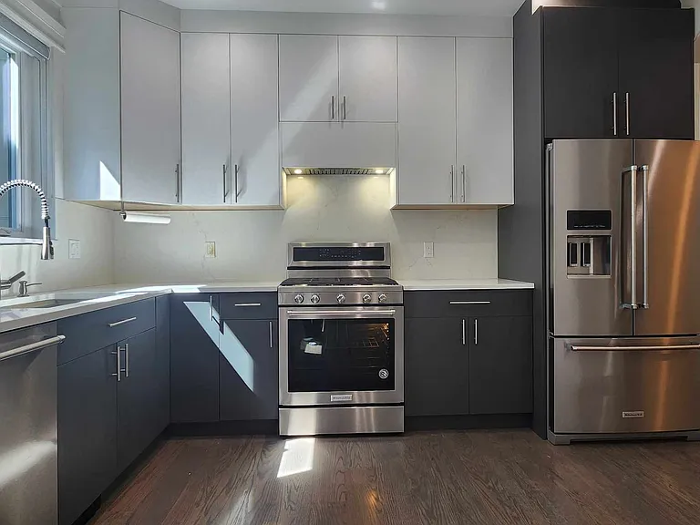 1129 N 33rd Pl — Photo 9