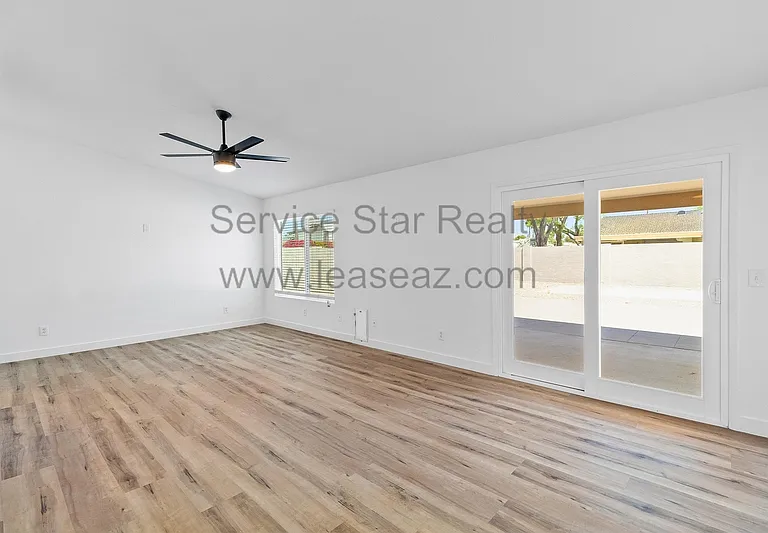 6802 E Paradise Ln — Photo 5