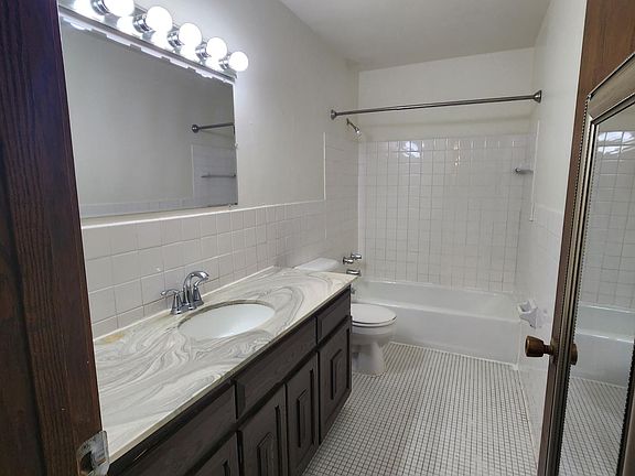 5th image of 1940 Marshall Ave APT 20