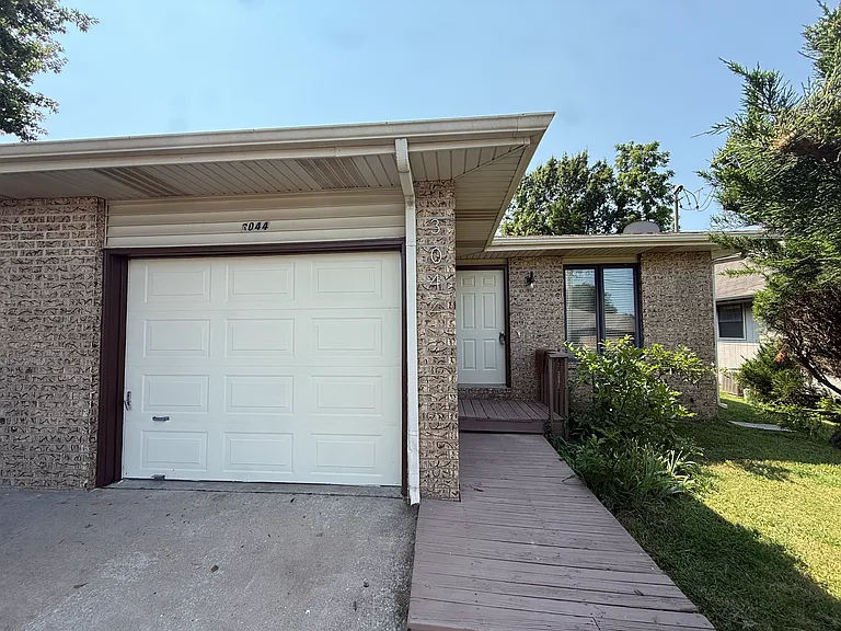 3044 W Greenwood St — Photo 8