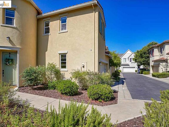 3rd image of 438 Karelian St