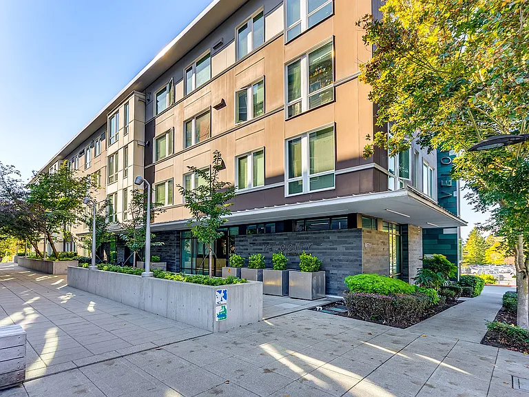 10711 NE 37th Ct — Photo 10