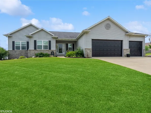 377 W Prairie Dr, Fairfax, IA 52228