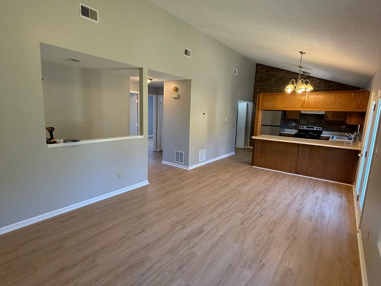2 bed, $1,000 — Photo 2
