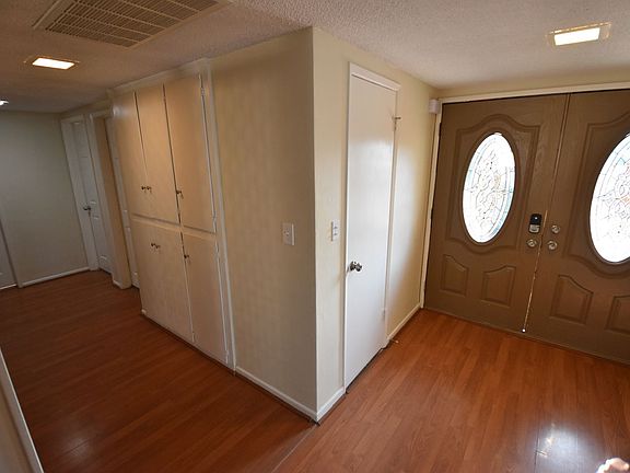 3rd image of 6553 Whitman Ave