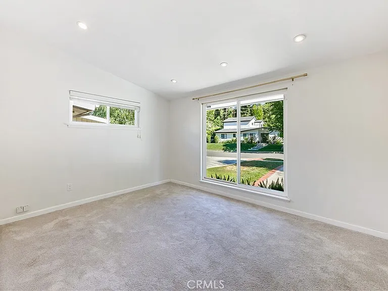 22951 Austin St — Photo 34