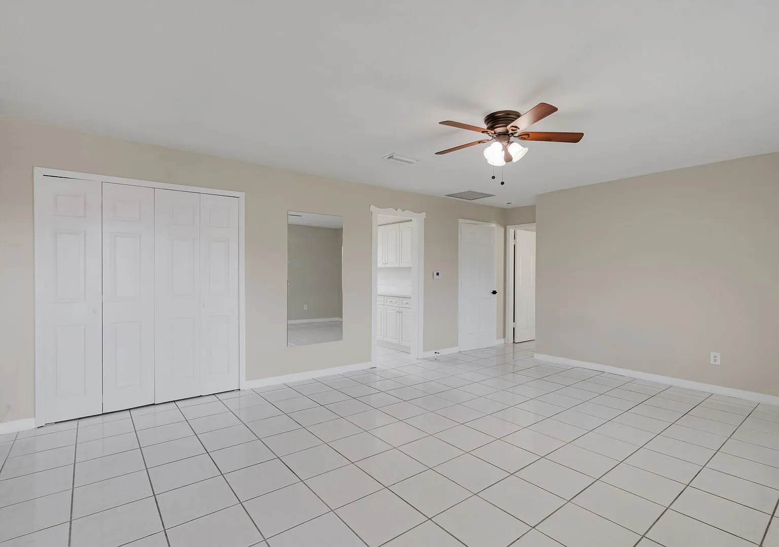 2927 SE 15th Pl Unit 4 — Photo 3